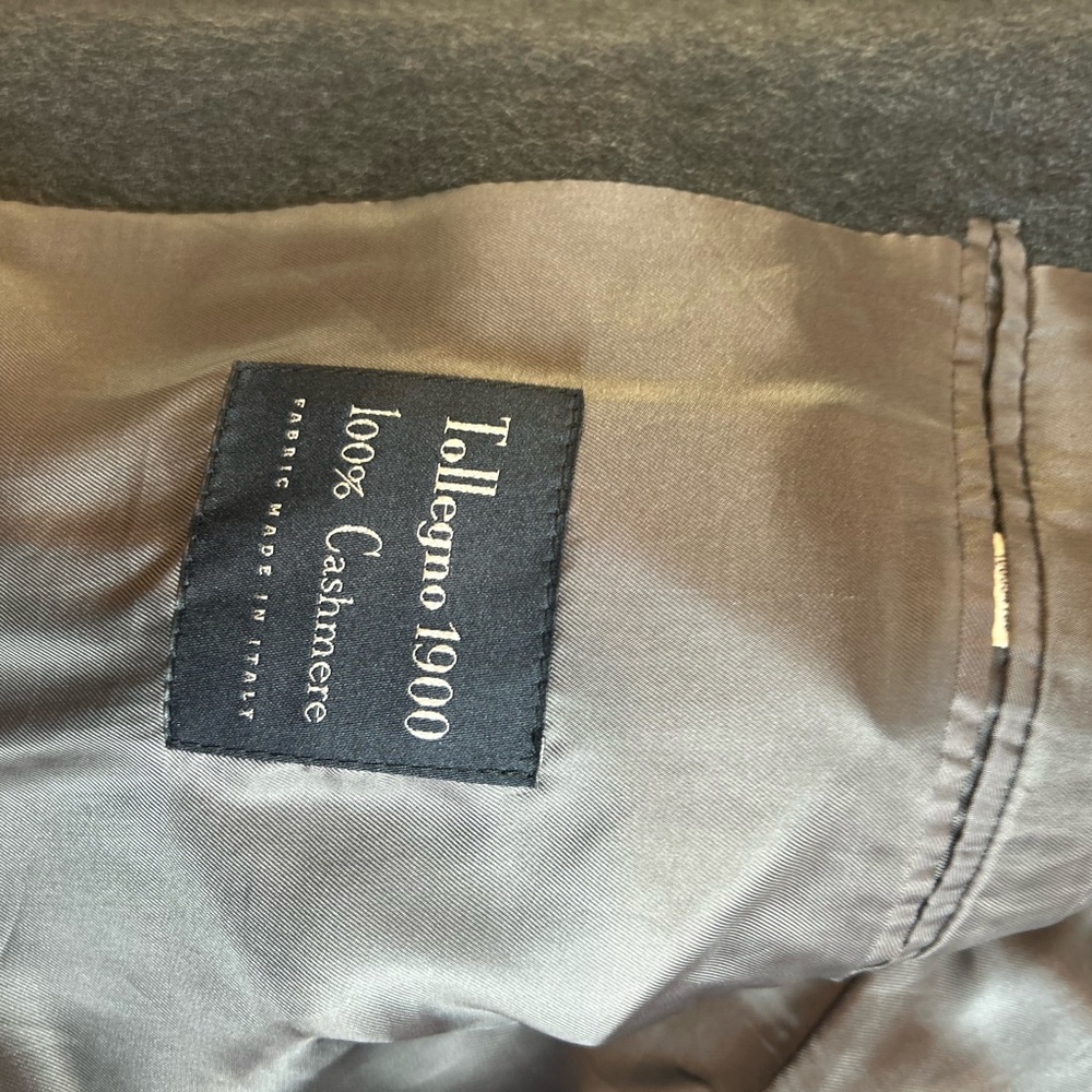 Brooks Brothers Cashmere Sport Coat
Charcoal Grey
Great condition
Madison Fit